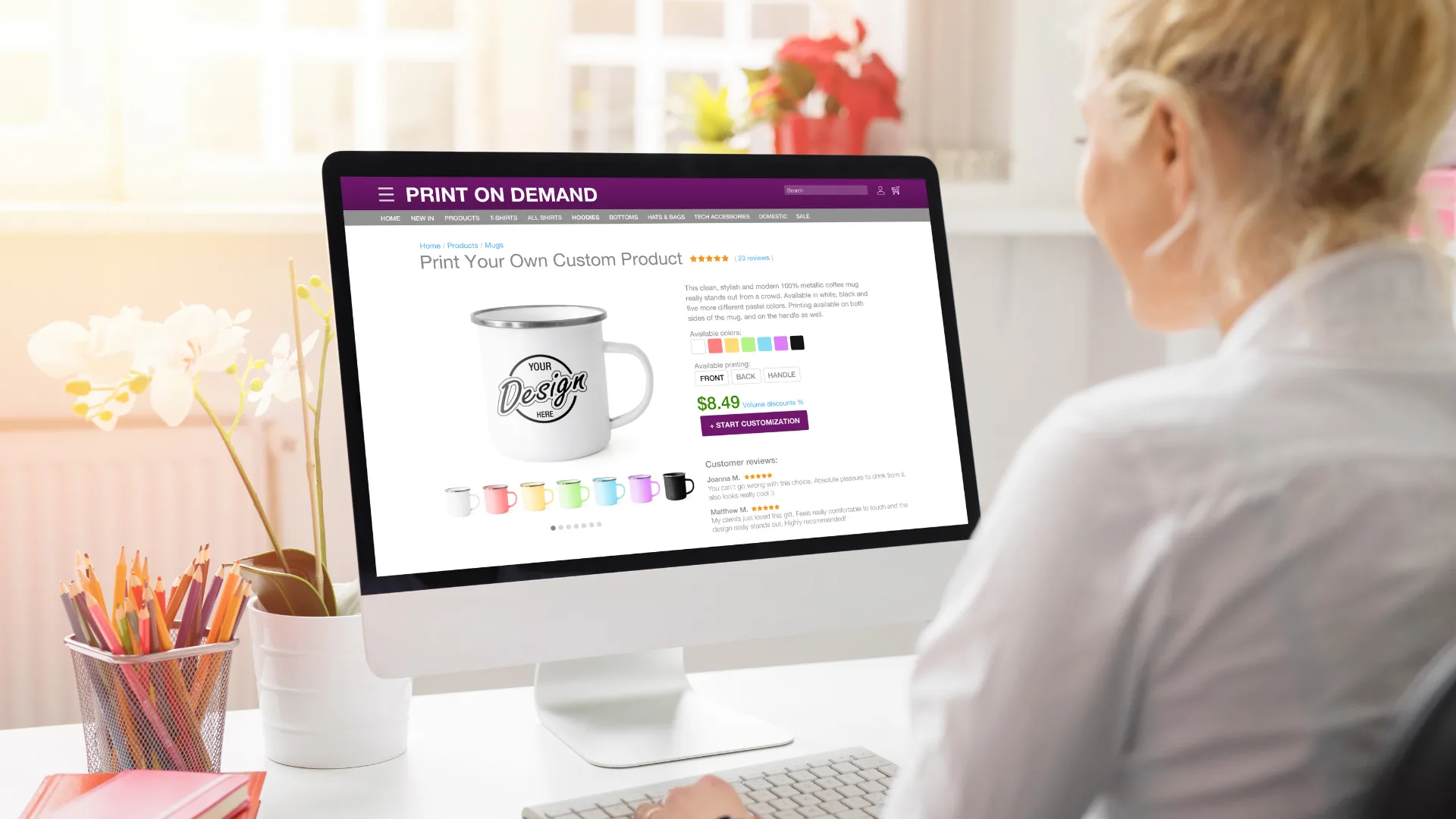 une femme en train de commander un article sur une boutique en ligne